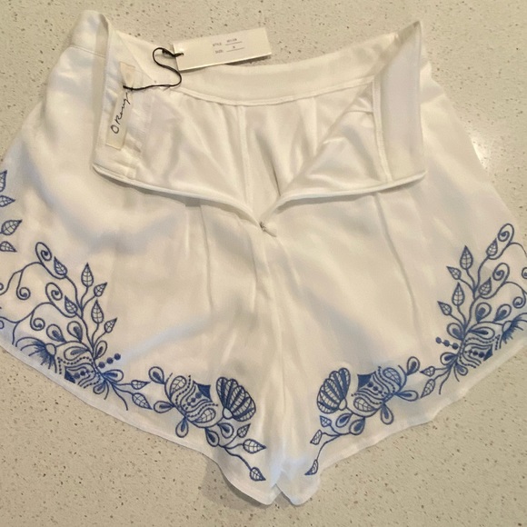 LF Rouge BrandShorts Size 8 White with blue embroidery NWT - Picture 5 of 8